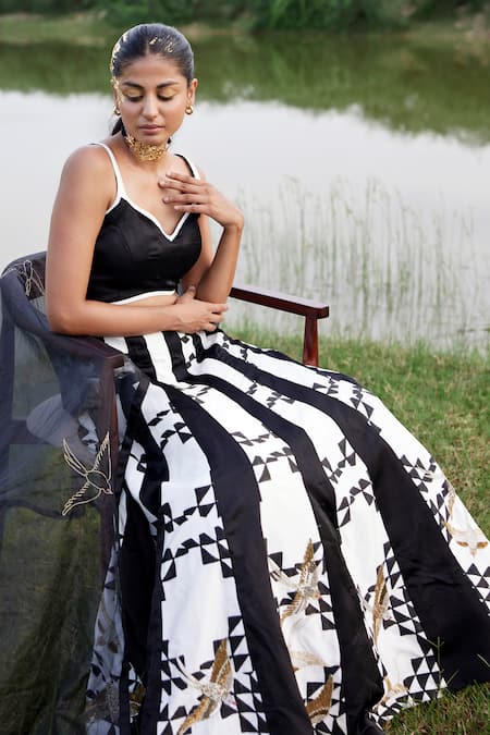 Shop_Amrood_Black Taffeta Embroidery Sweetheart Neck Prism Graphic Print Lehenga Blouse Set _at_Aza_Fashions