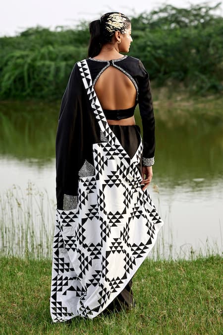 Shop_Amrood_Black Taffeta Sequins Scoop Neck Prism Print Saree With Blouse _at_Aza_Fashions