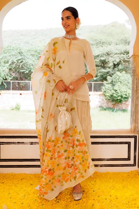 Geroo Jaipur_Gold Chanderi Embroidery Keyhole Neck Mukaish Kurta Set _Online_at_Aza_Fashions