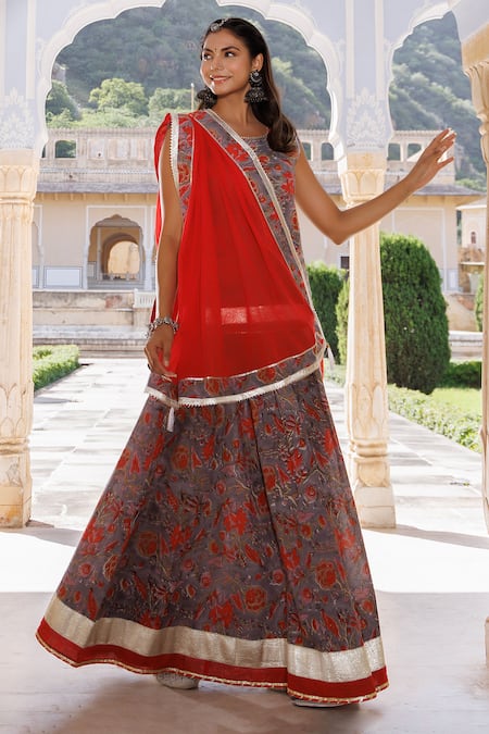 Geroo Jaipur_Grey Cotton Gota Patti, Cut Work Square Neck Hand Block Printed Kurta Skirt Set _Online_at_Aza_Fashions