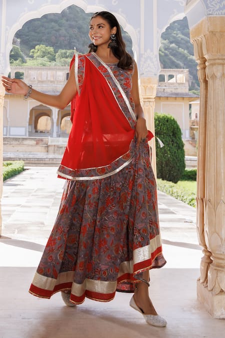 Buy_Geroo Jaipur_Grey Cotton Gota Patti, Cut Work Square Neck Hand Block Printed Kurta Skirt Set _Online_at_Aza_Fashions