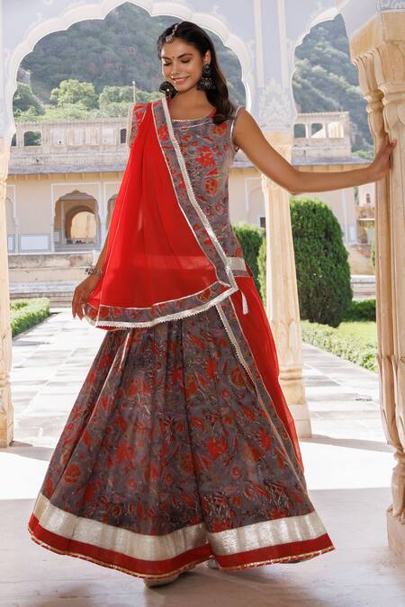 Buy_Geroo Jaipur_Grey Cotton Gota Patti, Cut Work Square Neck Hand Block Printed Kurta Skirt Set 