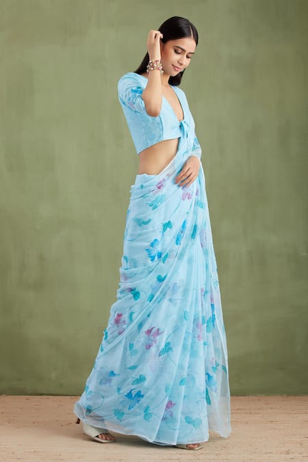 Geroo Jaipur_Blue Chiffon, Jacquard Flora Hand Painted Saree With Unstitched Blouse Piece _Online_at_Aza_Fashions