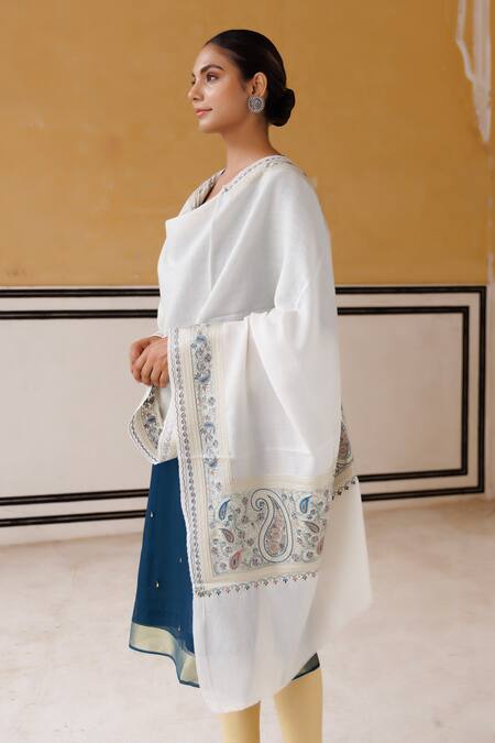Buy_Geroo Jaipur_White Kashmiri Floral Embroidered Shawl_Online_at_Aza_Fashions