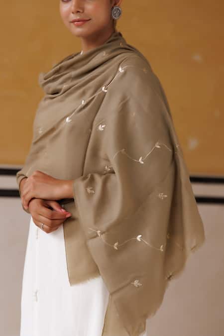 Geroo Jaipur_Green Wool Jaal Embroidered Shawl _Online_at_Aza_Fashions