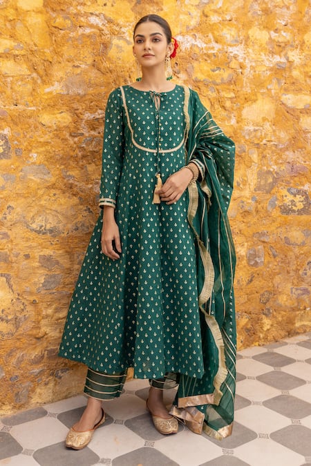 Buy_Myaara_Green Chanderi, Cotton, Organza Sequins, Zari, Floral Butti Anarkali Pant Set _Online_at_Aza_Fashions