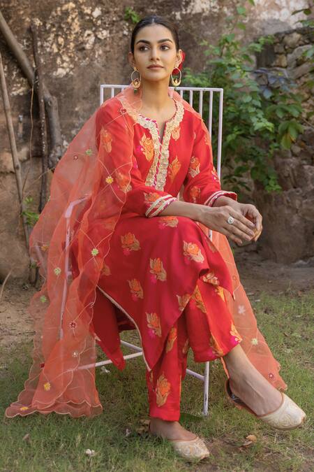 Buy_Myaara_Red Silk, Viscose, Organza Sequins, Zari, Blossom Pattern Kurta Pant Set 