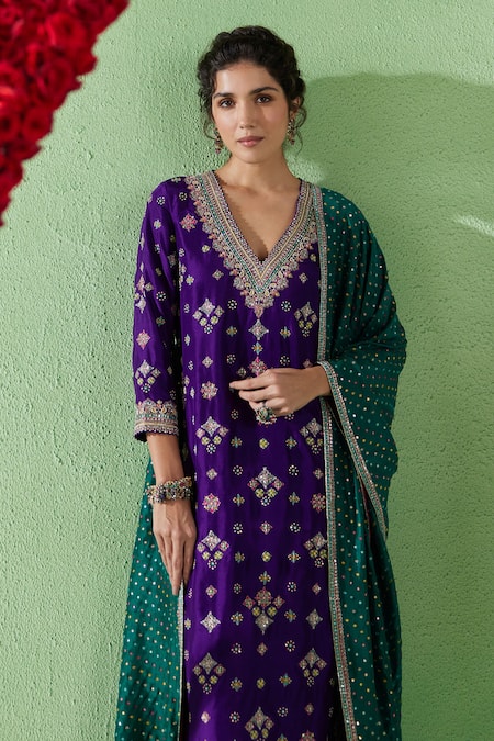 Raveena Tandon glam n gorgeous in Warp 'n Weft Banarasi Brocade for Azhar  Morani n Tany… | Boutique dress designs, Indian fashion dresses, Indian  bridesmaid dresses