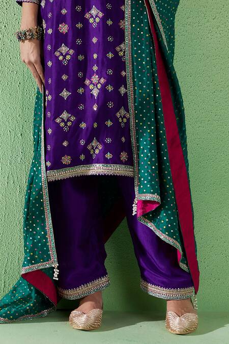 Buy_Mrunalini Rao_Purple Silk Embroidery V-neck Bahaar Resham Kurta Set _Online_at_Aza_Fashions