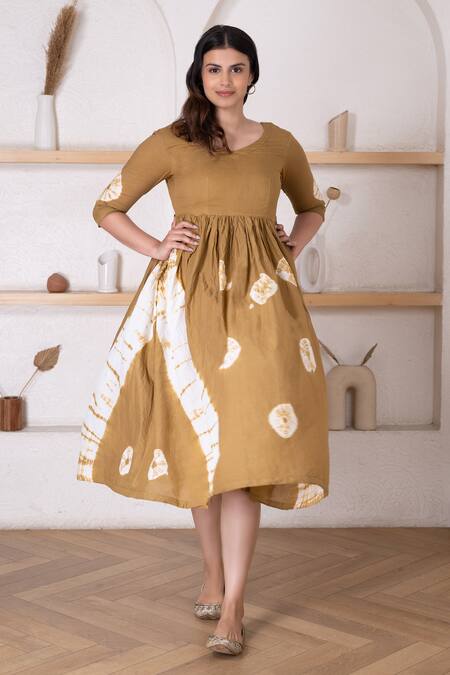 Buy_Pheeta_Brown Cotton Tie Dye Bandhej V Neck Dress _Online_at_Aza_Fashions