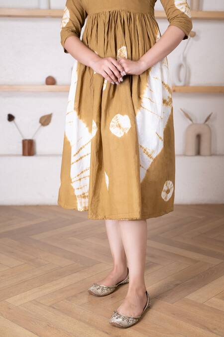 Shop_Pheeta_Brown Cotton Tie Dye Bandhej V Neck Dress _Online_at_Aza_Fashions