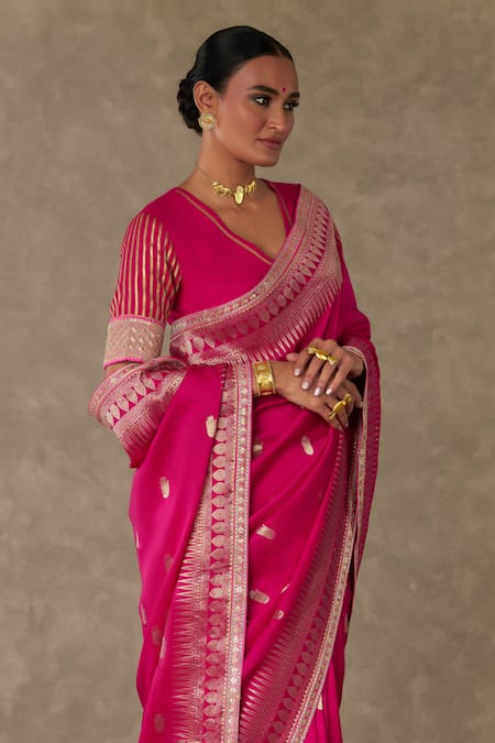Masaba_Magenta Jacquard, Silk Haath Phool Pattern Saree With Unstitched Blouse Piece _Online_at_Aza_Fashions