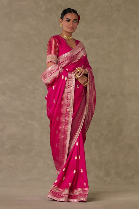 Buy_Masaba_Magenta Jacquard, Silk Haath Phool Pattern Saree With Unstitched Blouse Piece _Online_at_Aza_Fashions