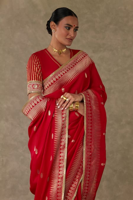 Masaba_Red Jacquard, Silk Haath Phool Pattern Saree With Unstitched Blouse Fabric _at_Aza_Fashions