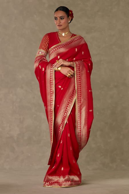 Shop_Masaba_Red Jacquard, Silk Haath Phool Pattern Saree With Unstitched Blouse Fabric _Online_at_Aza_Fashions