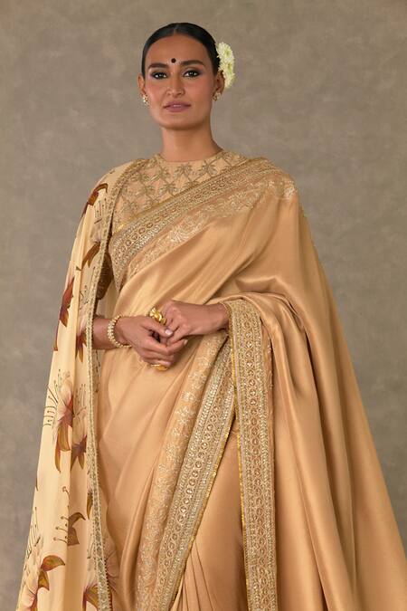 Masaba_Beige Dupatta - Organza, Saree And Blouse - Dupion Madakalchidiya Border With_Online_at_Aza_Fashions