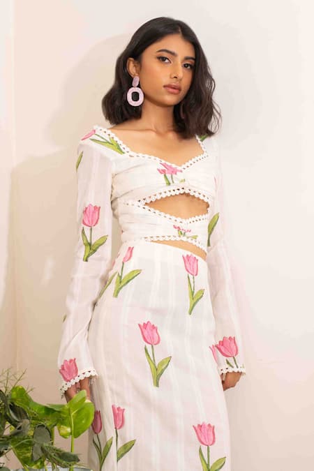 Kalakaari By Sagarika_White Cotton Sweetheart Neck Tulip Bloom Print Cut Out Top With Pencil Skirt _Online_at_Aza_Fashions