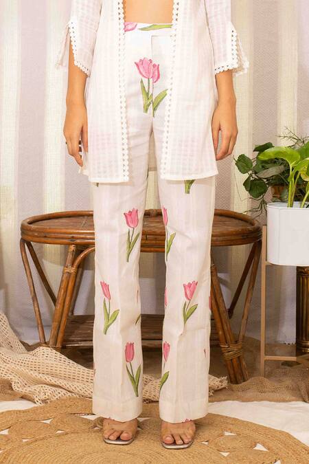 Buy_Kalakaari By Sagarika_White Cotton Embroidery Sweetheart Neck, Open Tulip Flora Print Shrug Pant Set _Online_at_Aza_Fashions
