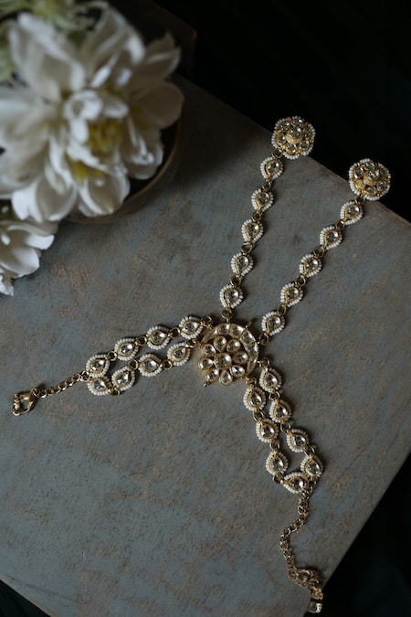 Paisley Pop Pearl & Kundan Embellished Hathphool 