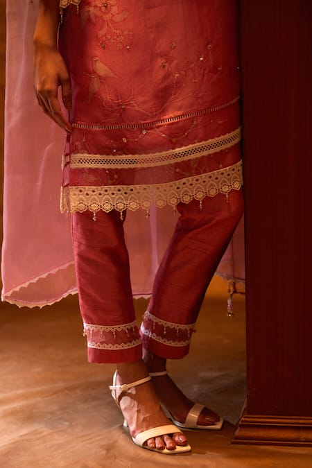 Buy Bunka Pink Organza Lace V-neck Salma Flower Print Kurta Pant Set Buy_Bunka_Pink Organza Lace V-neck Salma Flower Print Kurta Pant Set