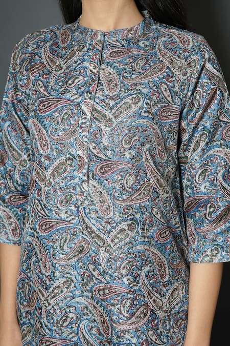 Kameez_Blue Tussar, Silk Mandarin Collar Paisley Print Kurta With Dupatta _at_Aza_Fashions