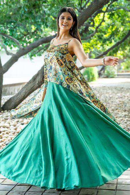 Nikita Vishakha_Green Organza, Silk Embroidery Floral Pattern Asymmetric Blouse With Lehenga _at_Aza_Fashions