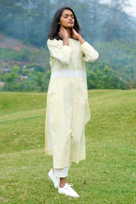 Mantra_Green Handloom Cotton Round Neck Color Blocked Handwoven Kurta _Online_at_Aza_Fashions