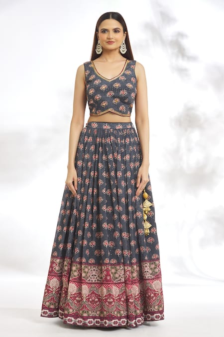 Samyukta Singhania_Black Chiffon, Silk, Net Embroidery Floral Pattern Blouse Lehenga Set _Online_at_Aza_Fashions