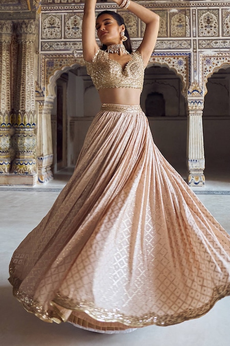 6 Lehenga-Style Saree Draping Tips | Lashkaraa