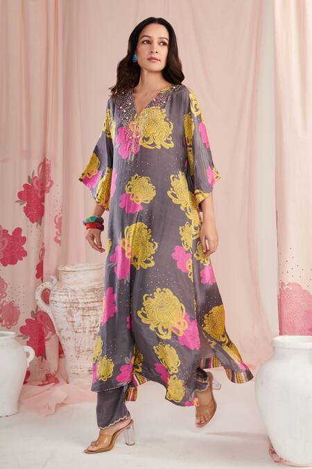 Shop Negra Elegante Grey Crepe Pearls V-neck Botanic Print Kaftan With Pant Online at Aza Fashions Shop_Negra Elegante_Grey Crepe Pearls V-neck Botanic Print Kaftan With Pant _Online_at_Aza_Fashions