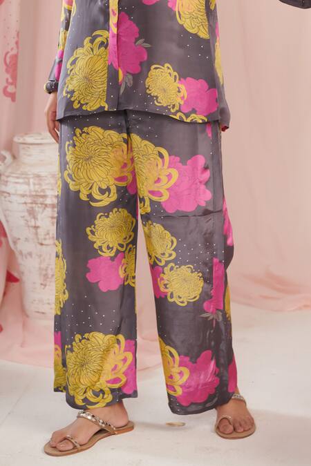 Negra Elegante_Grey Crepe Shawl Neck Blossom Print Shirt With Pant _Online_at_Aza_Fashions