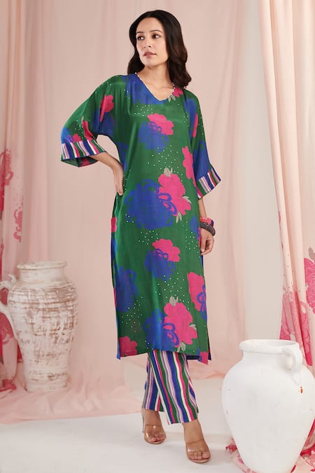 Buy_Negra Elegante_Green Cotton, Silk Embroidery V-neck Floral Print Kurta Pant Set _Online_at_Aza_Fashions