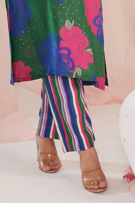 Shop_Negra Elegante_Green Cotton, Silk Embroidery V-neck Floral Print Kurta Pant Set _Online_at_Aza_Fashions