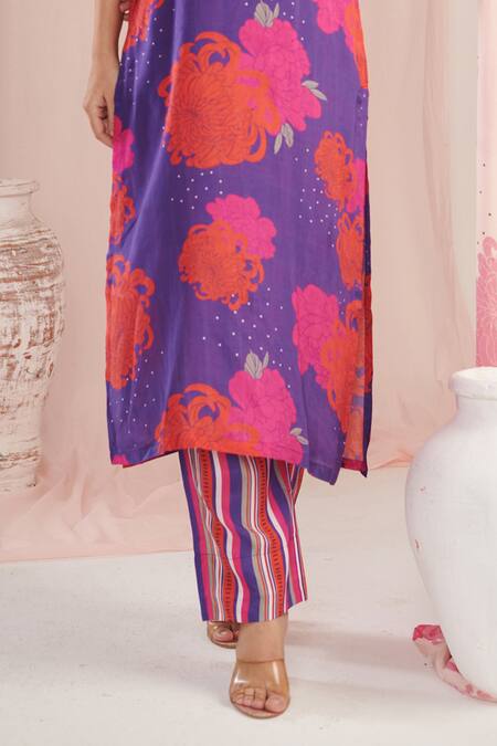 Buy_Negra Elegante_Purple Cotton, Silk V-neck Blossom Print Kurta Pant Set _Online_at_Aza_Fashions