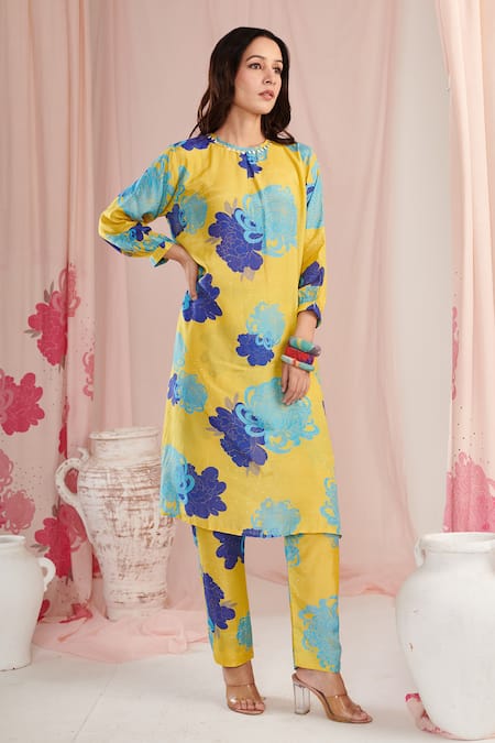 Buy_Negra Elegante_Yellow Silk, Cotton Sequins Round Neck Botanic Floral Print Kurta Pant Set _Online_at_Aza_Fashions