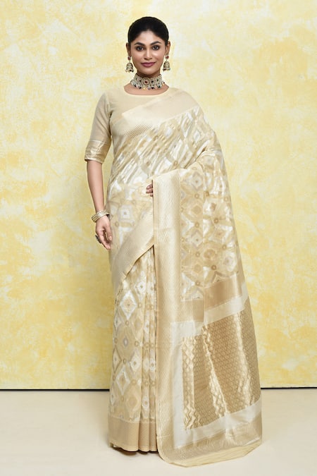 Nazaakat by Samara Singh Cream Linen Weave Diamond Swirl Round Motif Woven Saree With Blouse