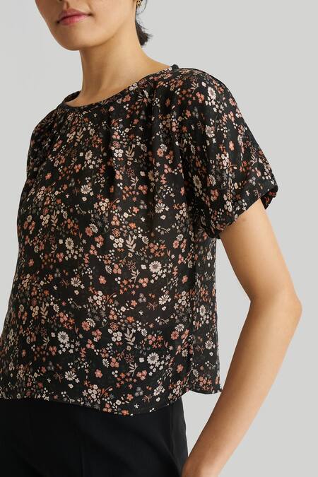 Buy Reistor Black Bamboo Boat Neck Wildflower Waltz Print Top Online at Aza Fashions Buy_Reistor_Black Bamboo Boat Neck Wildflower Waltz Print Top _Online_at_Aza_Fashions