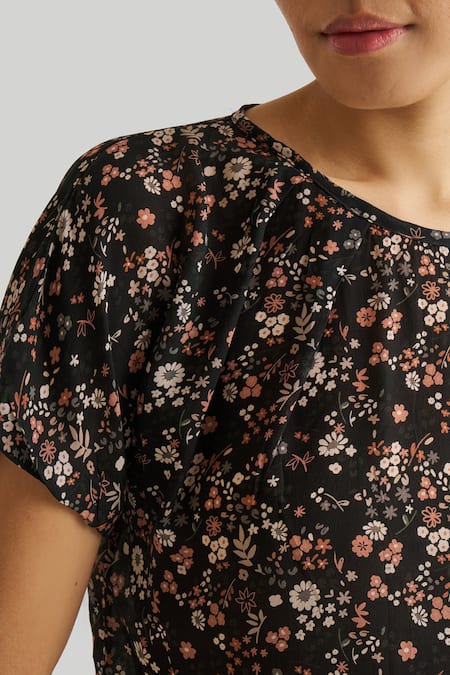 Shop Reistor Black Bamboo Boat Neck Wildflower Waltz Print Top Online at Aza Fashions Shop_Reistor_Black Bamboo Boat Neck Wildflower Waltz Print Top _Online_at_Aza_Fashions