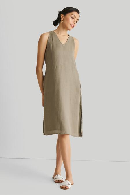 Reistor Green Hemp, Tencel V-neck Reading Tea Leaves V Dress Online at Aza Fashions Reistor_Green Hemp, Tencel V-neck Reading Tea Leaves V Dress _Online_at_Aza_Fashions