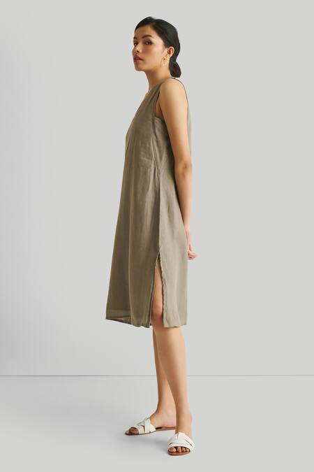 Buy Reistor Green Hemp, Tencel V-neck Reading Tea Leaves V Dress Online at Aza Fashions Buy_Reistor_Green Hemp, Tencel V-neck Reading Tea Leaves V Dress _Online_at_Aza_Fashions