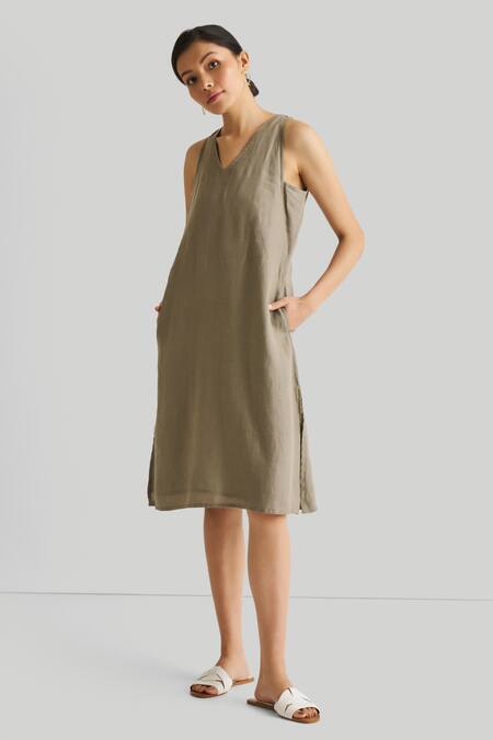 Shop Reistor Green Hemp, Tencel V-neck Reading Tea Leaves V Dress Online at Aza Fashions Shop_Reistor_Green Hemp, Tencel V-neck Reading Tea Leaves V Dress _Online_at_Aza_Fashions