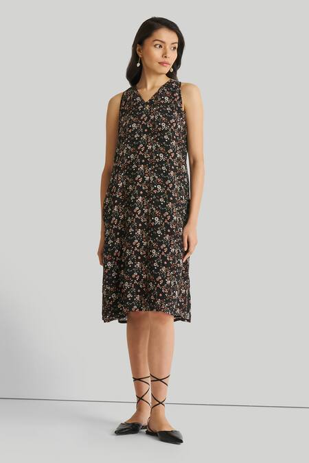 Reistor Black Hemp, Tencel V-neck Reading Tea Leaves Printed Dress Online at Aza Fashions Reistor_Black Hemp, Tencel V-neck Reading Tea Leaves Printed Dress _Online_at_Aza_Fashions
