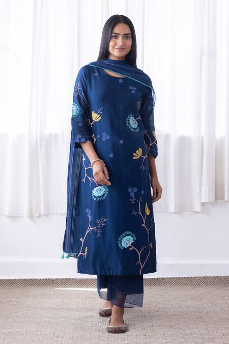 Vaayu_Blue Muslin Embroidery Round Neck Bloom Applique Kurta Pant Set_Online_at_Aza_Fashions
