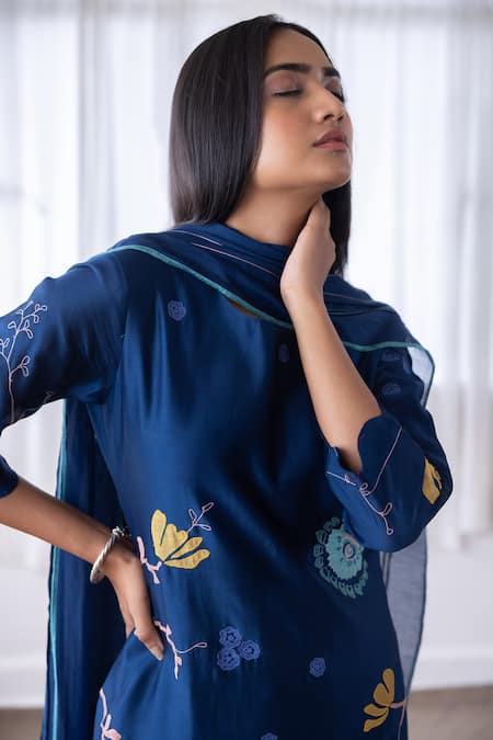 Shop_Vaayu_Blue Muslin Embroidery Round Neck Bloom Applique Kurta Pant Set_Online_at_Aza_Fashions