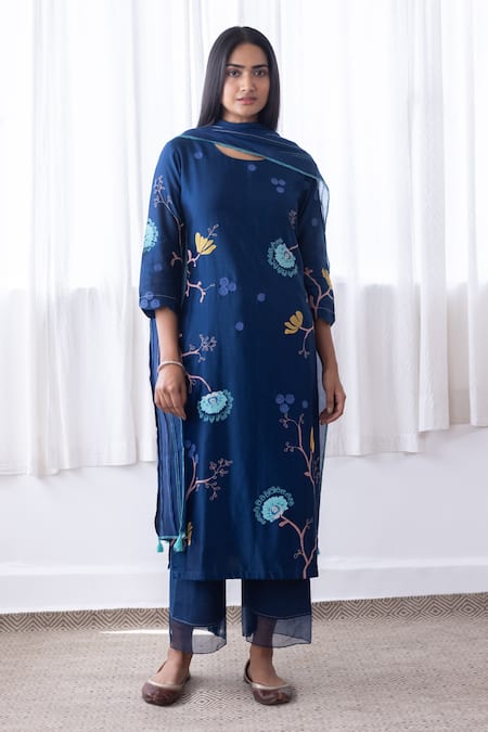 Vaayu_Blue Muslin Embroidery Round Neck Bloom Applique Kurta Pant Set_at_Aza_Fashions
