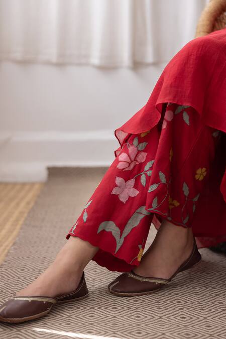 Buy_Vaayu_Red Muslin, Cotton Embroidery Round Neck Pintuck Yoke Kurta With Pant