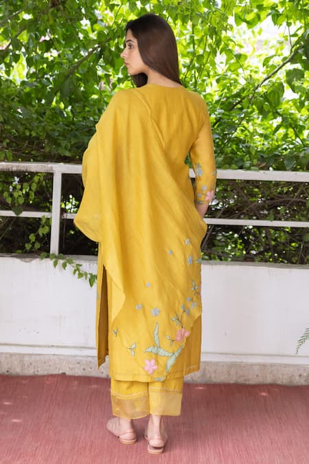 Shop Vaayu Yellow Muslin, Cotton Embroidery, Applique Round Gardenia Bloom Kurta Pant Set at Aza Fashions Shop_Vaayu_Yellow Muslin, Cotton Embroidery, Applique Round Gardenia Bloom Kurta Pant Set _at_Aza_Fashions
