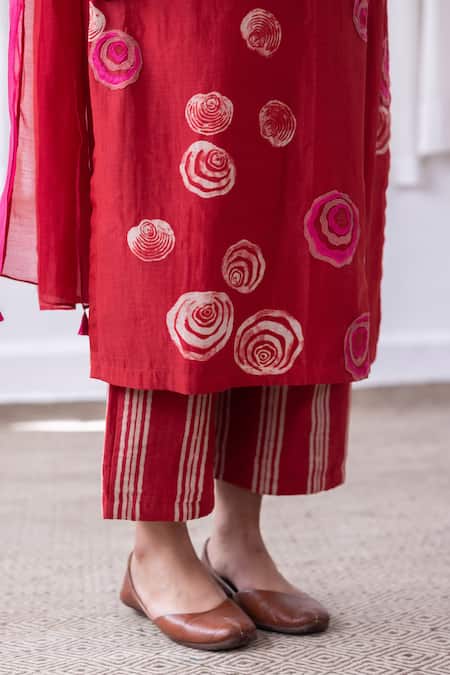 Buy Vaayu Red Muslin Embroidery Round Neck Rosa Swirl Print Kurta Pant Set Online at Aza Fashions Buy_Vaayu_Red Muslin Embroidery Round Neck Rosa Swirl Print Kurta Pant Set _Online_at_Aza_Fashions