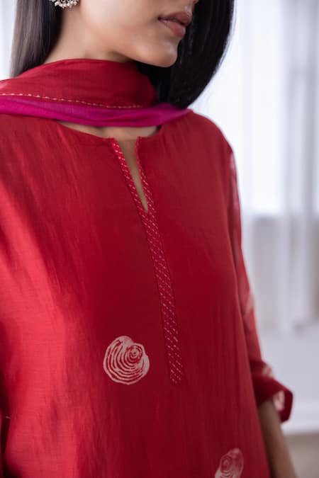 Shop Vaayu Red Muslin Embroidery Round Neck Rosa Swirl Print Kurta Pant Set Online at Aza Fashions Shop_Vaayu_Red Muslin Embroidery Round Neck Rosa Swirl Print Kurta Pant Set _Online_at_Aza_Fashions