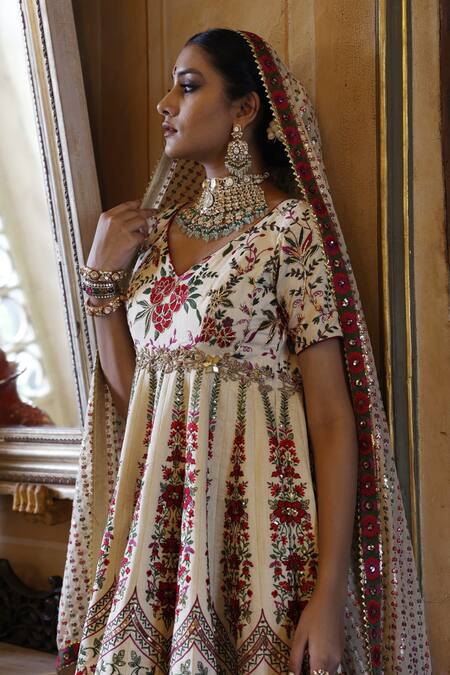 Vikram Phadnis_Ivory Kalidar Silk Embroidered Thread V Neck Floral Churidar Set _Online_at_Aza_Fashions